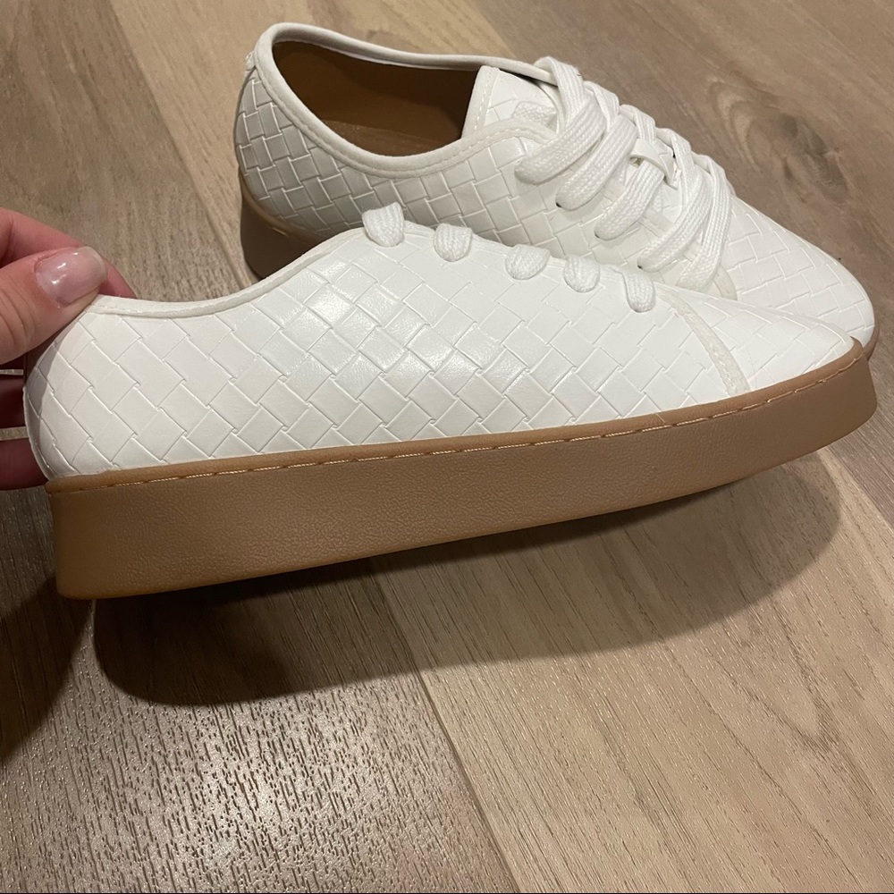 White Sneakers size 7 - Picture 8 of 8